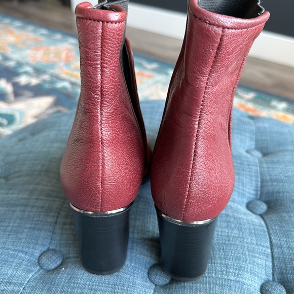 KENNETH COLE booties leather uppers - like new condition - Picture 4 of 6